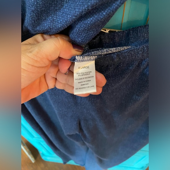 Super soft pajama set with fuzzy white cloud. NWOT sparkly fabric PJs XL - Picture 11 of 16